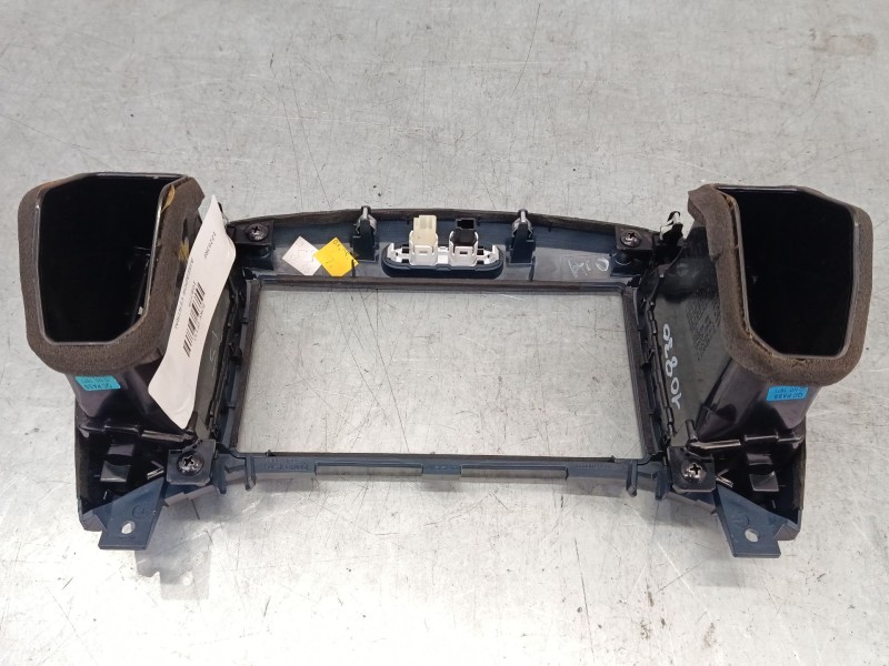 Recambio de aireador central para nissan juke (f15) 1.2 dig-t referencia OEM IAM 68260BX80A 687511KE0A 