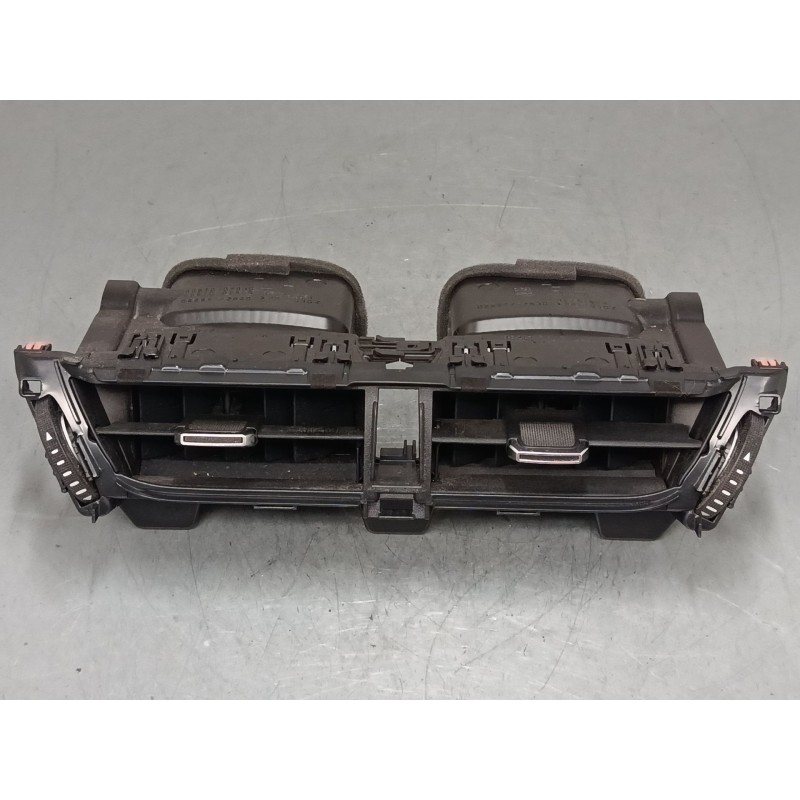 Recambio de aireador central para toyota corolla station wagon (_e21_) 1.8 hybrid (zwe211) referencia OEM IAM 5567002830 0556422