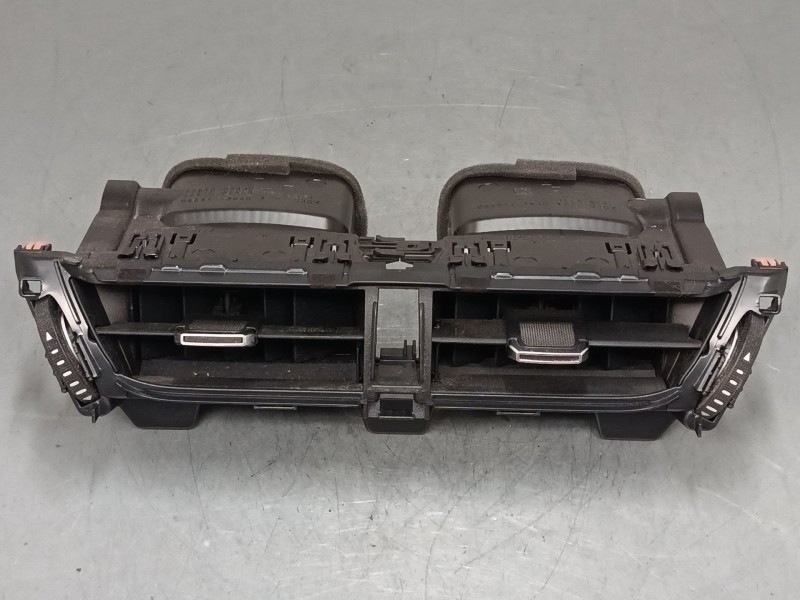 Recambio de aireador central para toyota corolla station wagon (_e21_) 1.8 hybrid (zwe211) referencia OEM IAM 5567002830 0556422