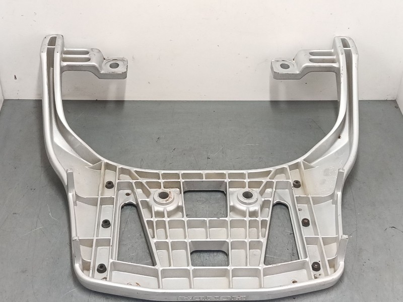 Recambio de asidero trasero moto para honda xl xl 125 v varadero (jc32a) referencia OEM IAM 81300MCB6100  