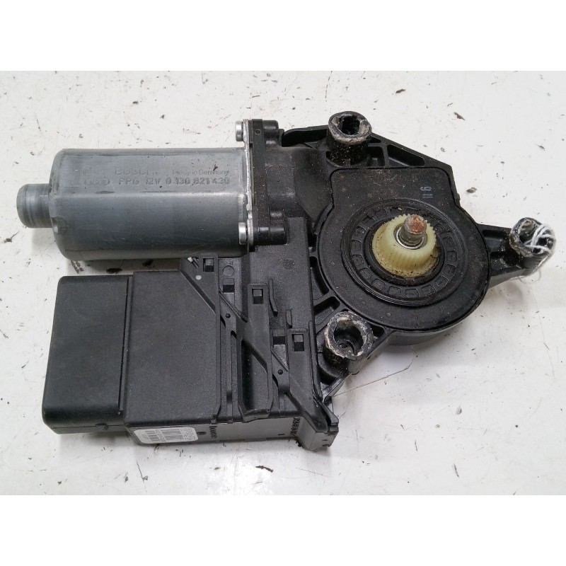 Recambio de motor elevaluna trasero derecho para volkswagen golf plus v (5m1, 521) 1.9 tdi referencia OEM IAM   