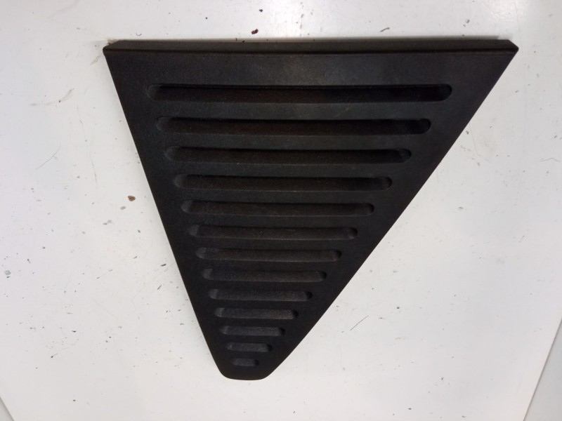 Recambio de embellecedor exterior izquierdo pilar c para opel kadett e hatchback (t85) 1.8 i (c08, c48, d08, d48) referencia OEM