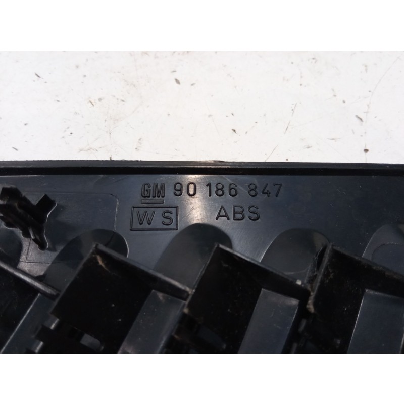 Recambio de embellecedor exterior izquierdo pilar c para opel kadett e hatchback (t85) 1.8 i (c08, c48, d08, d48) referencia OEM