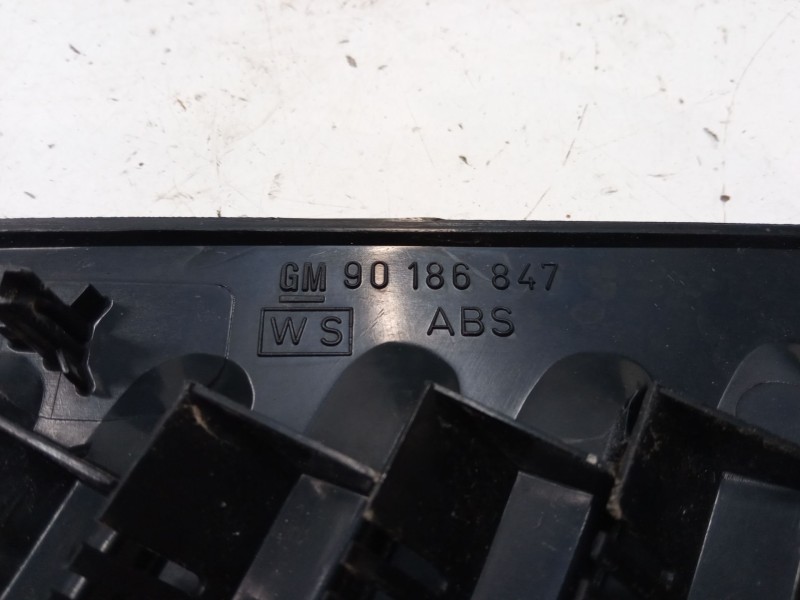 Recambio de embellecedor exterior izquierdo pilar c para opel kadett e hatchback (t85) 1.8 i (c08, c48, d08, d48) referencia OEM