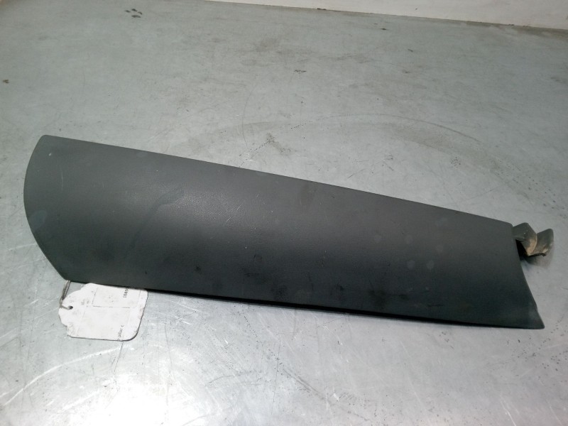 Recambio de embellecedor exterior derecho pilar c para renault 5 (122_) 1.3 (1224, 1394) referencia OEM IAM   