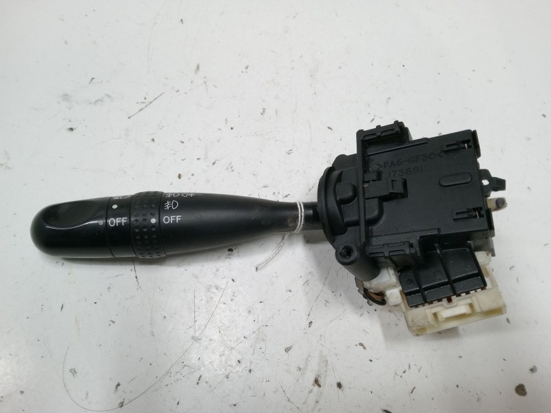 Recambio de mando de intermitencia para toyota corolla (_e12_) 2.0 d-4d (cde120r_, cde120l_) referencia OEM IAM   