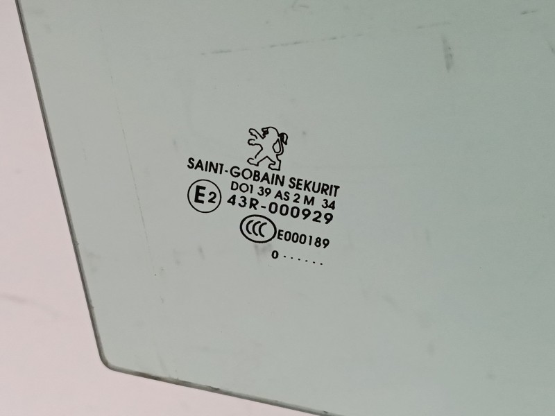 Recambio de luna delantera derecha para peugeot 3008 i monospace (0u_) 2.0 hdi referencia OEM IAM   