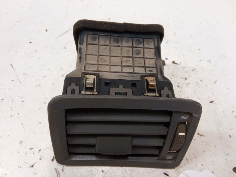 Recambio de aireador derecho para hyundai tucson (jm) 2.0 crdi referencia OEM IAM   