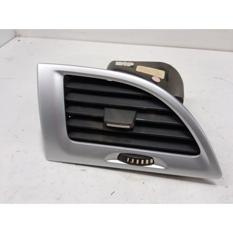 Recambio de aireador izquierdo para renault megane iii hatchback (bz0/1_, b3_) 1.6 16v (bz1b, bz1h) referencia OEM IAM   