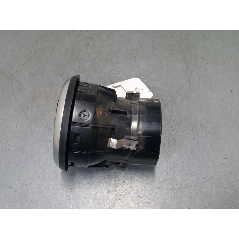 Recambio de aireador izquierdo para mercedes-benz clase a (w176) a 220 d (176.003) referencia OEM IAM A1768300354  