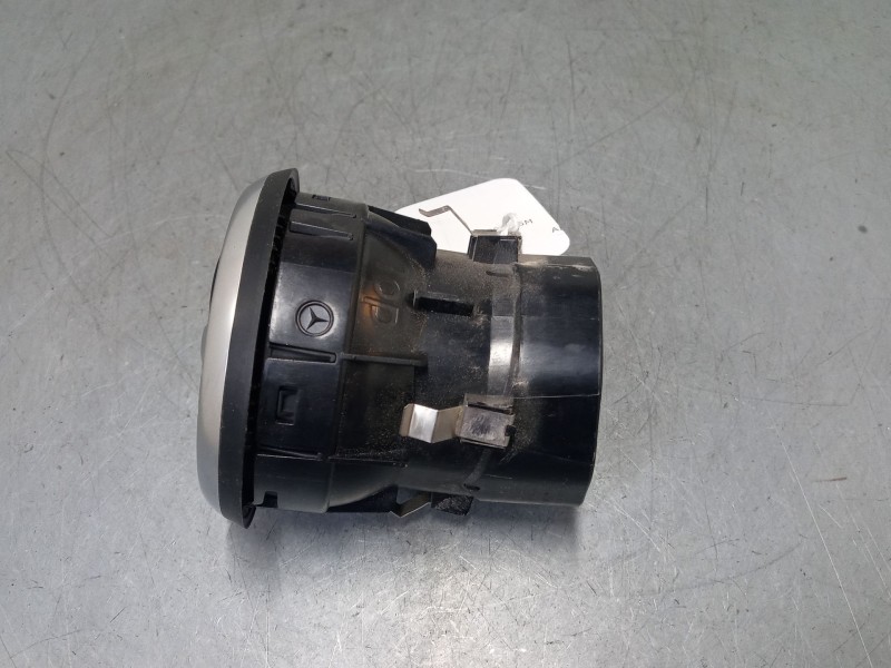 Recambio de aireador izquierdo para mercedes-benz clase a (w176) a 220 d (176.003) referencia OEM IAM A1768300354  