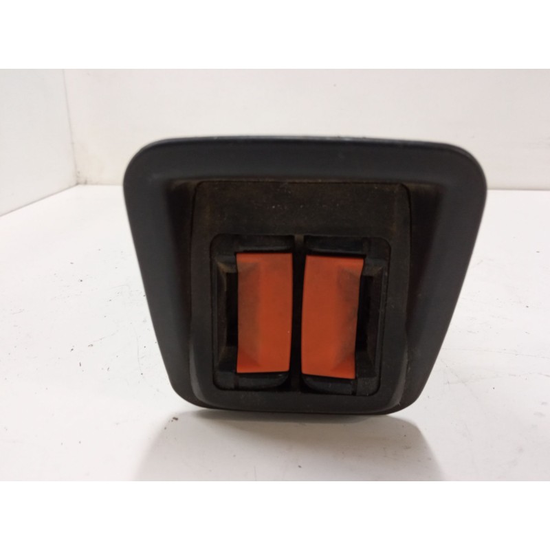 Recambio de anclaje cinturon izquierdo 3ª fila para volkswagen caravelle 2,4 5v 2-aab-2m referencia OEM IAM 703885947A  