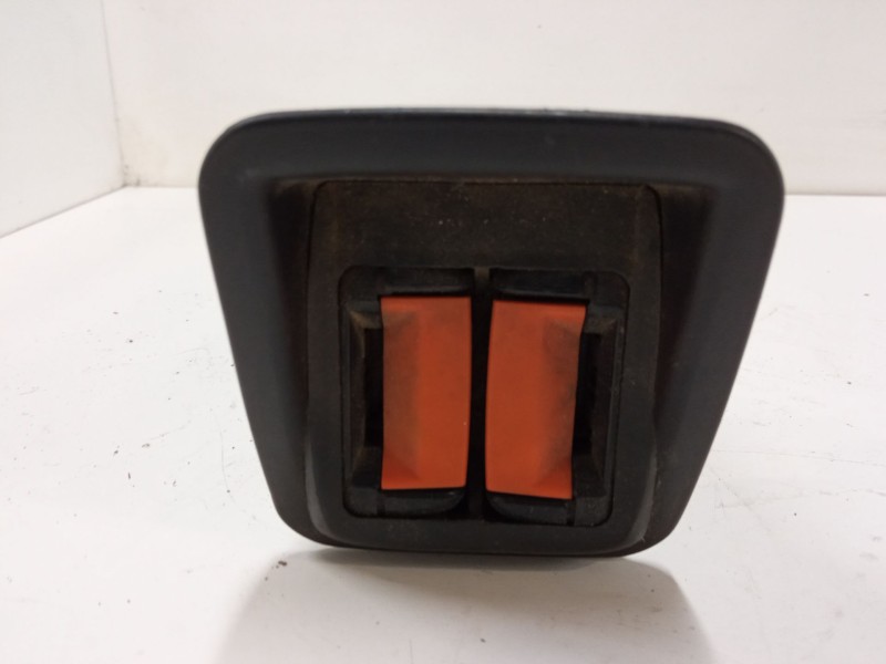 Recambio de anclaje cinturon izquierdo 3ª fila para volkswagen caravelle 2,4 5v 2-aab-2m referencia OEM IAM 703885947A  