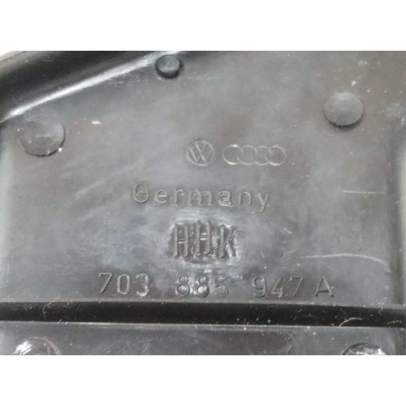Recambio de anclaje cinturon izquierdo 3ª fila para volkswagen caravelle 2,4 5v 2-aab-2m referencia OEM IAM 703885947A  