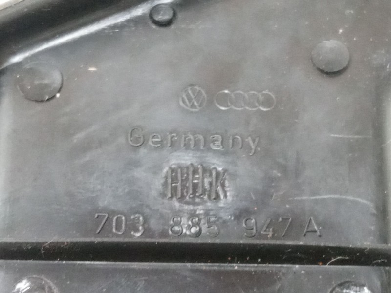 Recambio de anclaje cinturon izquierdo 3ª fila para volkswagen caravelle 2,4 5v 2-aab-2m referencia OEM IAM 703885947A  
