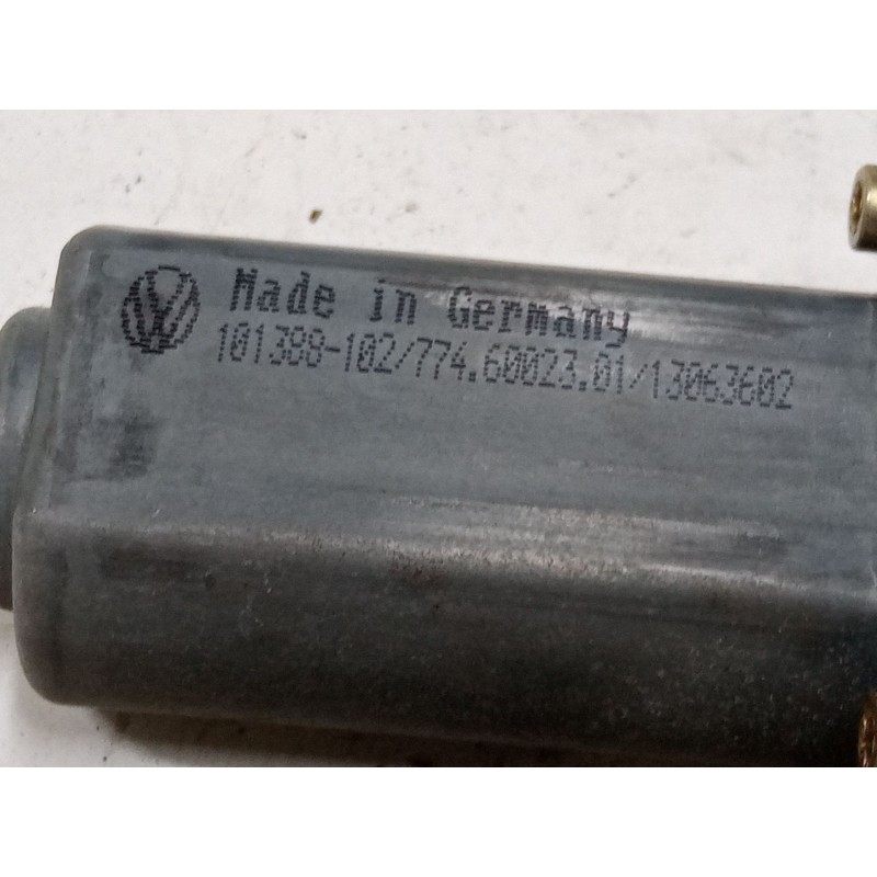 Recambio de motor elevaluna trasero derecho para volkswagen golf iv (1j1) 1.4 16v referencia OEM IAM 1C0959812A  