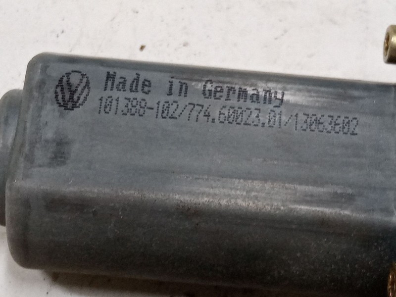 Recambio de motor elevaluna trasero derecho para volkswagen golf iv (1j1) 1.4 16v referencia OEM IAM 1C0959812A  