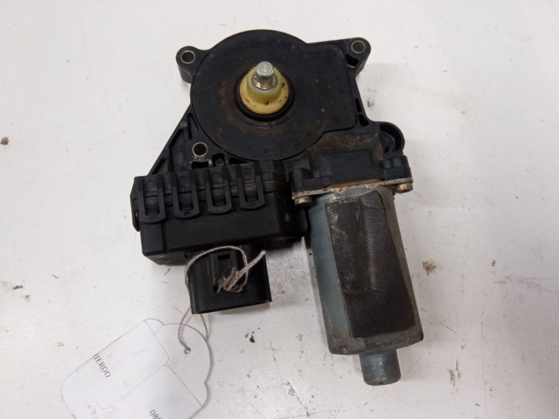 Recambio de motor elevaluna trasero izquierdo para ford mondeo iii sedán (b4y) 2.0 16v tddi / tdci referencia OEM IAM 0130821773
