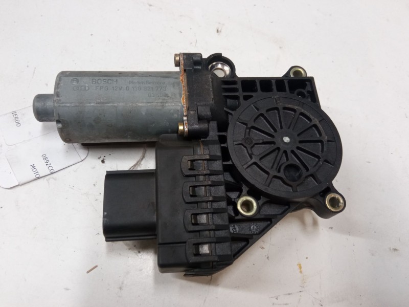 Recambio de motor elevaluna trasero izquierdo para ford mondeo iii sedán (b4y) 2.0 16v tddi / tdci referencia OEM IAM 0130821773