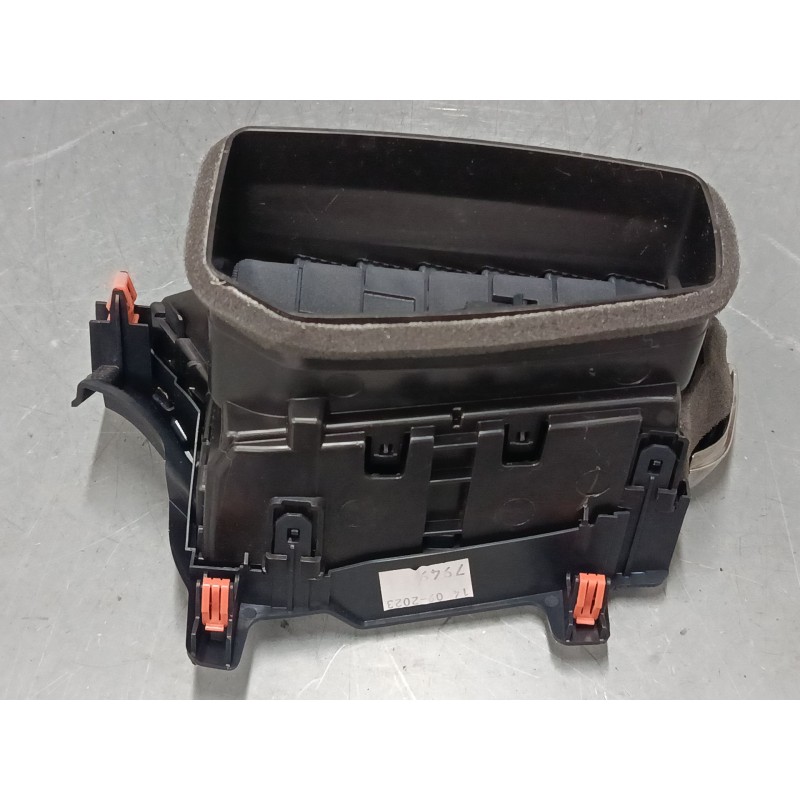 Recambio de aireador izquierdo para toyota corolla station wagon (_e21_) 1.8 hybrid (zwe211) referencia OEM IAM 5565002840  