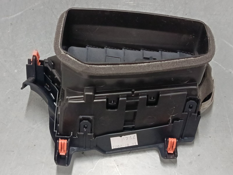 Recambio de aireador izquierdo para toyota corolla station wagon (_e21_) 1.8 hybrid (zwe211) referencia OEM IAM 5565002840  