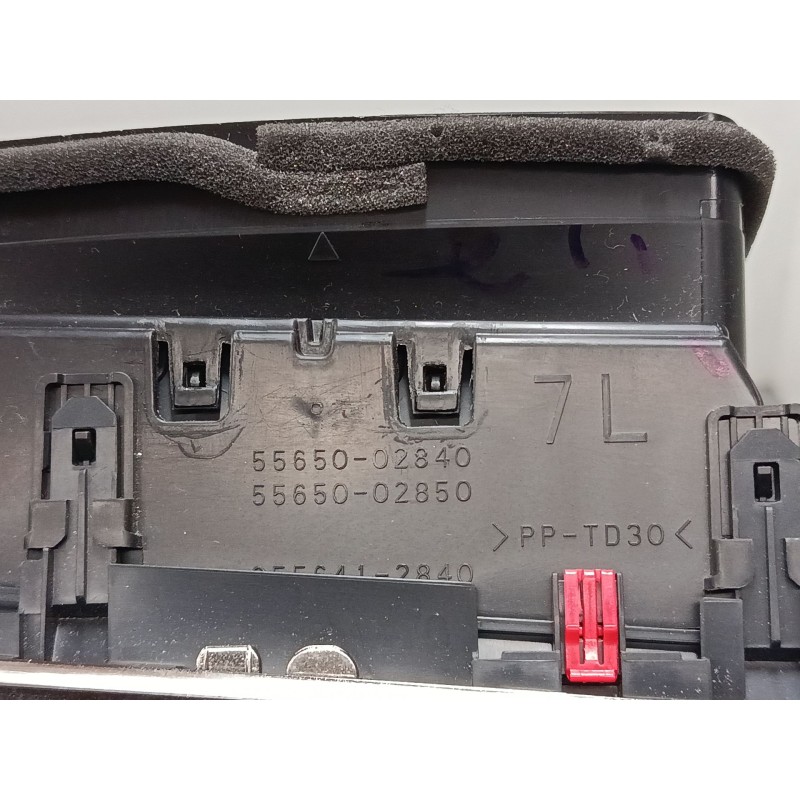Recambio de aireador izquierdo para toyota corolla station wagon (_e21_) 1.8 hybrid (zwe211) referencia OEM IAM 5565002840  