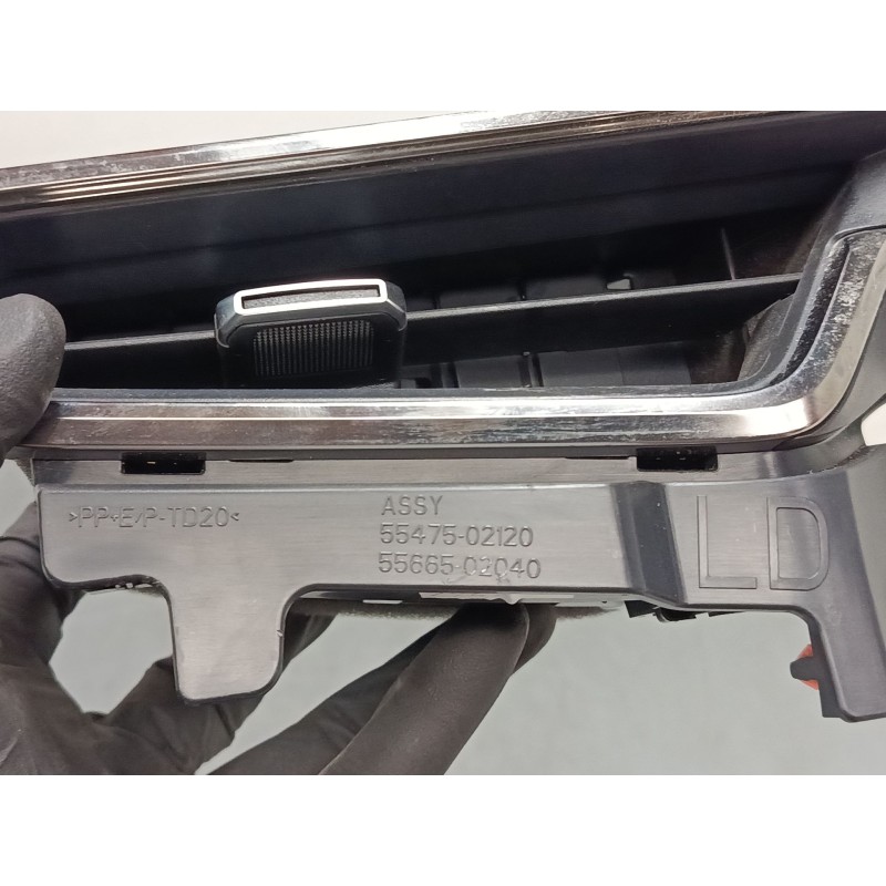 Recambio de aireador izquierdo para toyota corolla station wagon (_e21_) 1.8 hybrid (zwe211) referencia OEM IAM 5565002840  