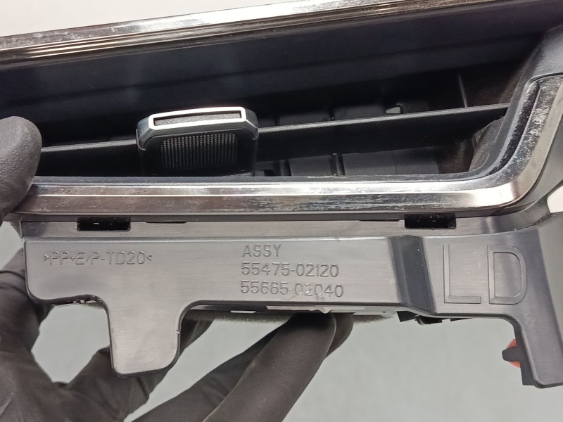 Recambio de aireador izquierdo para toyota corolla station wagon (_e21_) 1.8 hybrid (zwe211) referencia OEM IAM 5565002840  