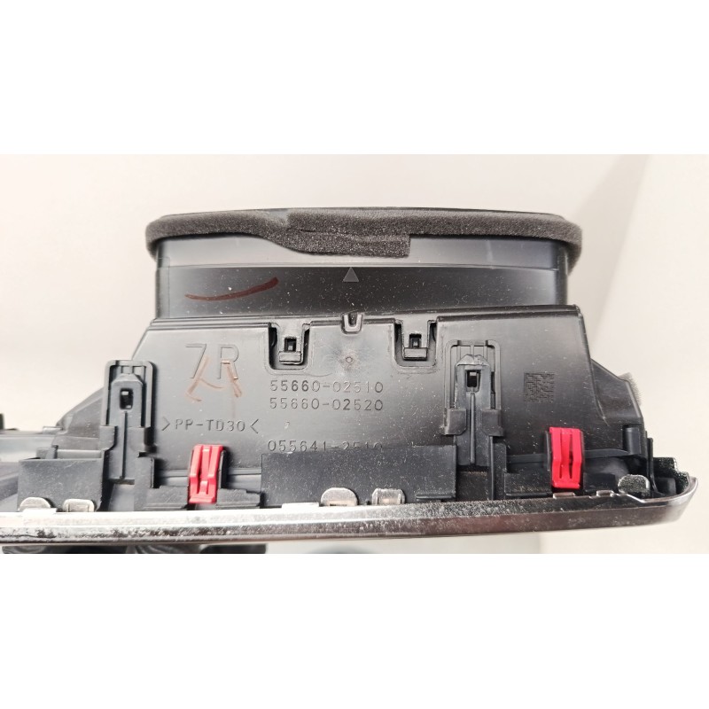 Recambio de aireador derecho para toyota corolla station wagon (_e21_) 1.8 hybrid (zwe211) referencia OEM IAM 5566002510 5566002