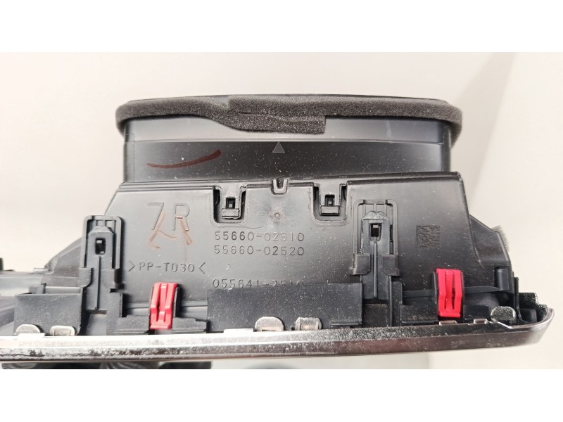 Recambio de aireador derecho para toyota corolla station wagon (_e21_) 1.8 hybrid (zwe211) referencia OEM IAM 5566002510 5566002