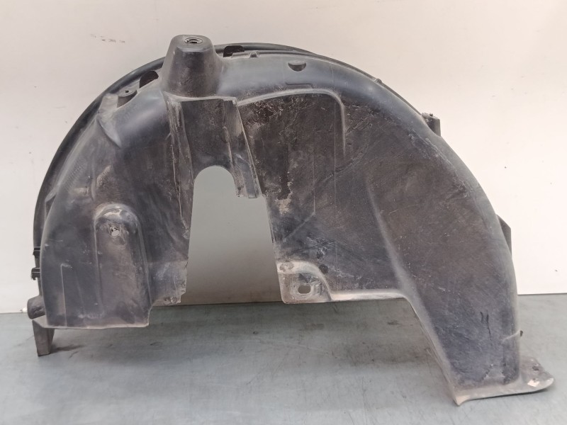 Recambio de paso de rueda trasero izquierdo para citroën c3 iii (sx) 1.2 vti 82 referencia OEM IAM 9811931680  