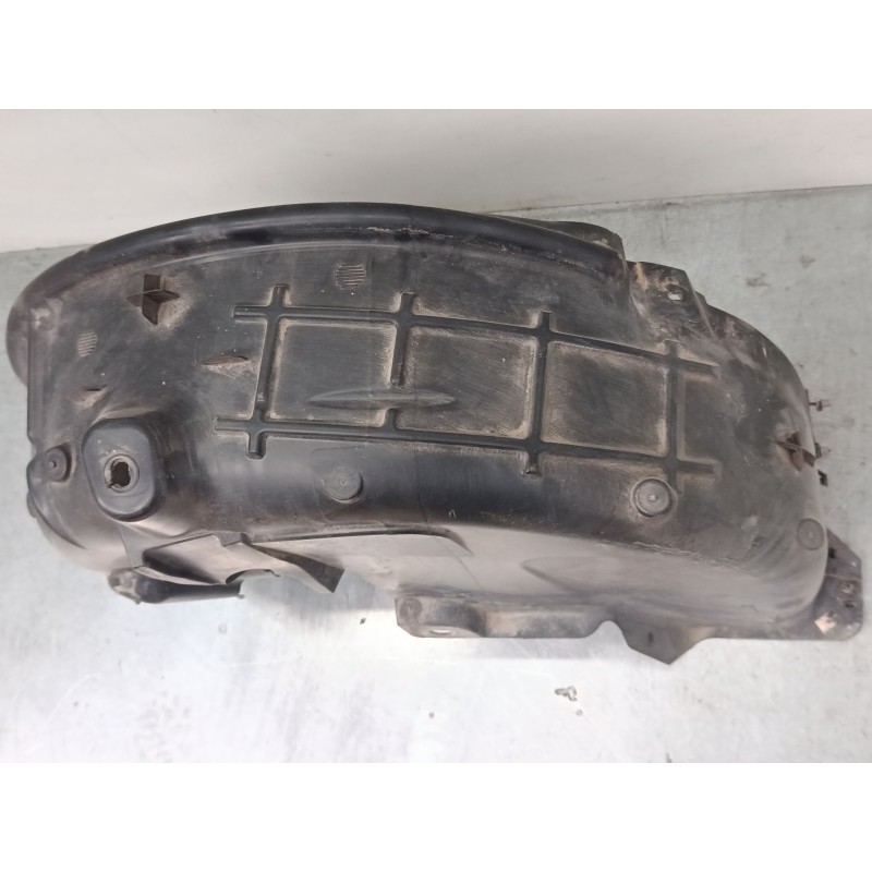 Recambio de paso de rueda trasero izquierdo para citroën c3 iii (sx) 1.2 vti 82 referencia OEM IAM 9811931680  