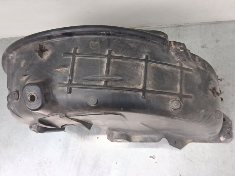 Recambio de paso de rueda trasero izquierdo para citroën c3 iii (sx) 1.2 vti 82 referencia OEM IAM 9811931680  