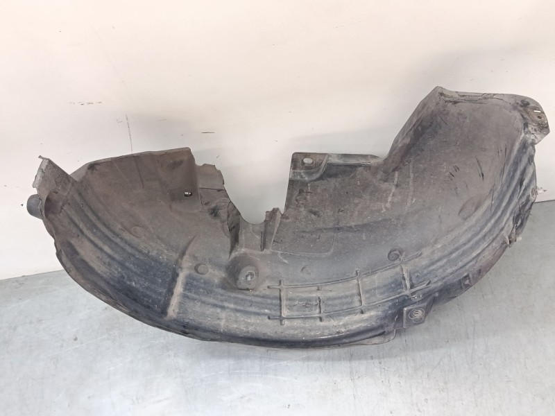 Recambio de paso de rueda trasero izquierdo para citroën c3 iii (sx) 1.2 vti 82 referencia OEM IAM 9811931680  