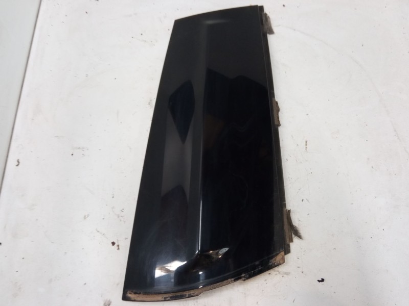 Recambio de embellecedor exterior derecho pilar c para mini mini (r56) cooper referencia OEM IAM 51137145102  