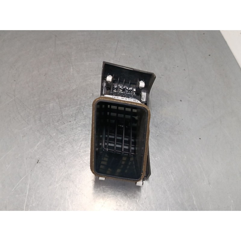 Recambio de aireador lateral derecho para mitsubishi outlander ii (cw_w) 2.0 di-d (cw8w) referencia OEM IAM GN71114010  