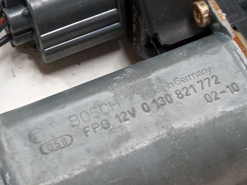 Recambio de motor elevaluna trasero derecho para ford mondeo iii (b5y) 2.0 16v referencia OEM IAM 0130821772  