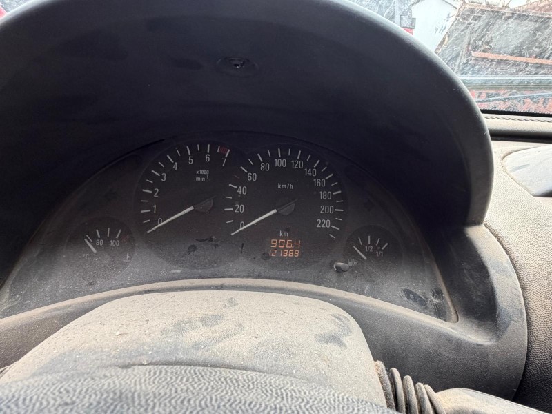 opel corsa c (x01) del año 2001