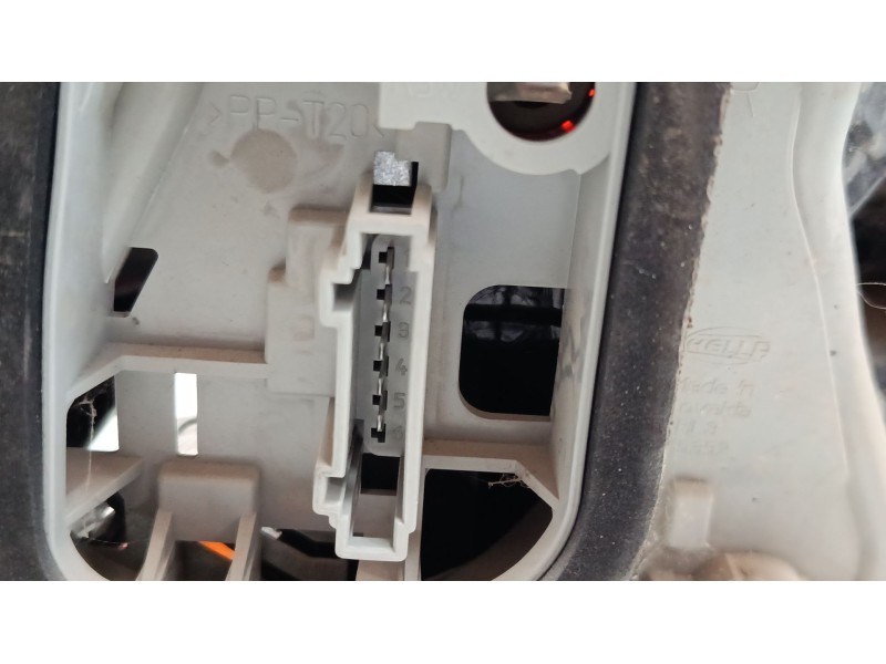 Recambio de piloto trasero derecho para volkswagen polo iv (9n_, 9a_) 1.4 tdi referencia OEM IAM   