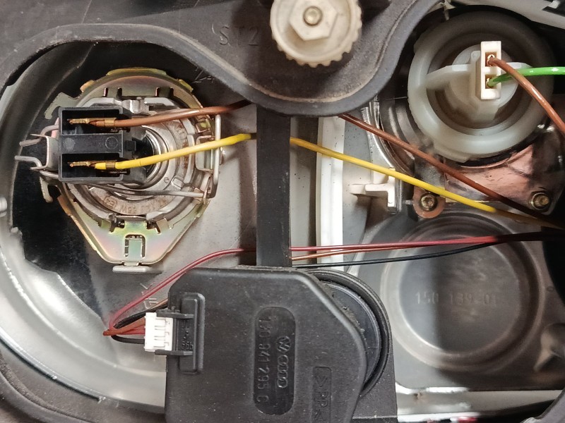 Recambio de faro izquierdo para volkswagen golf iv (1j1) 1.6 16v referencia OEM IAM 1J1941015F  