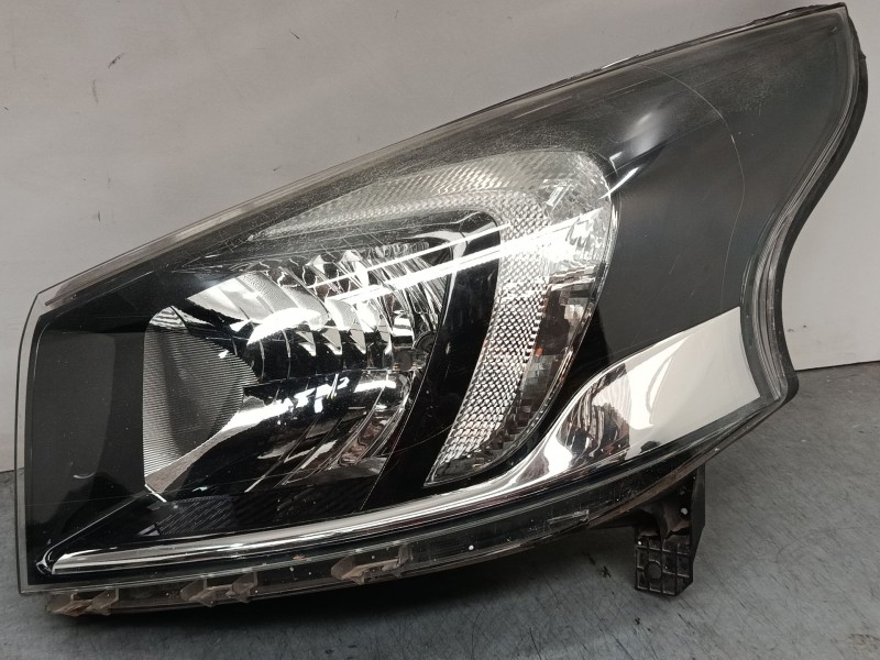 Recambio de faro izquierdo para opel vivaro b autobús (x82) 1.6 cdti (06) referencia OEM IAM 93867960 260606315R 1EE01156501