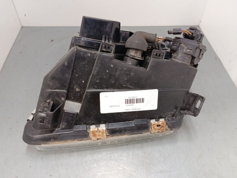 Recambio de faro derecho para audi a3 (8l1) 1.8 referencia OEM IAM   