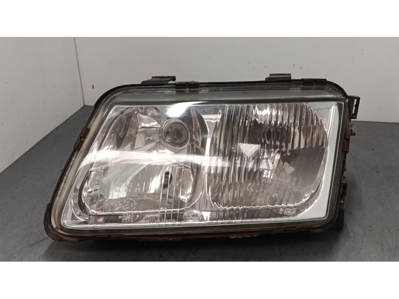 Recambio de faro izquierdo para audi a3 (8l1) 1.8 referencia OEM IAM   