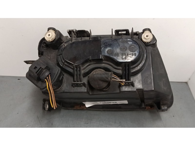 Recambio de faro izquierdo para audi a3 (8l1) 1.8 referencia OEM IAM   