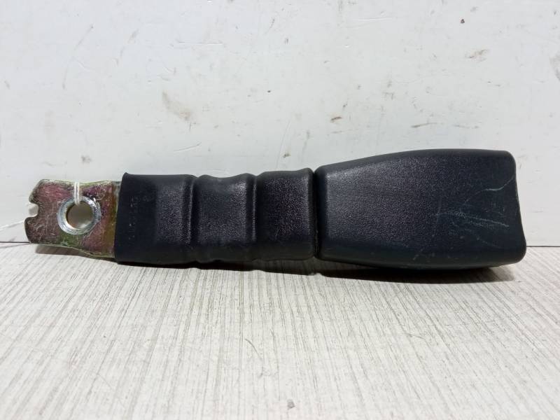 ANCLAJE CINTURON DELANTERO DERECHO 