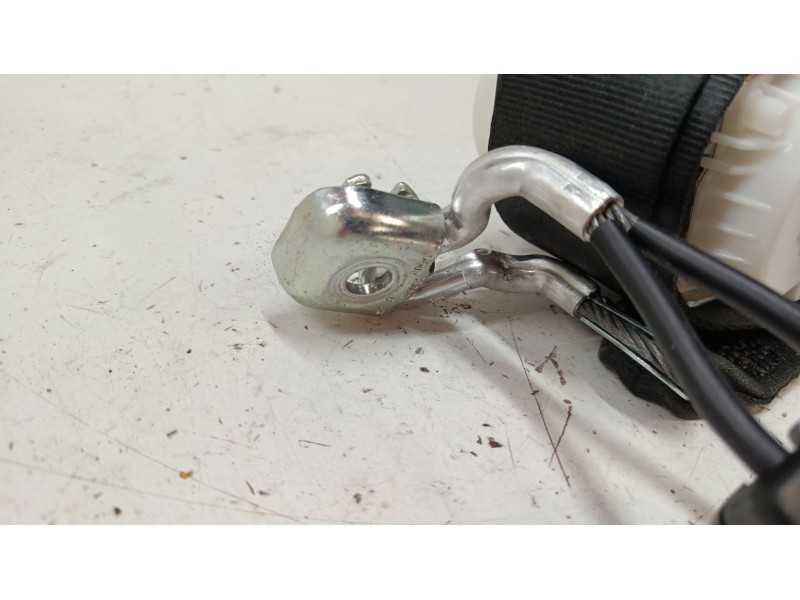Recambio de anclaje cinturon trasero derecho para volkswagen polo v (6r1, 6c1) 1.2 tsi referencia OEM IAM 6R0857740  