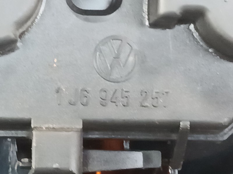 Recambio de piloto trasero izquierdo para volkswagen golf iv (1j1) 1.6 16v referencia OEM IAM 1J6945257  