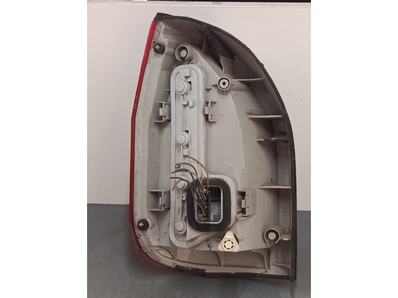 Recambio de piloto trasero derecho para opel zafira a monospace (t98) 2.2 dti 16v (f75) referencia OEM IAM   