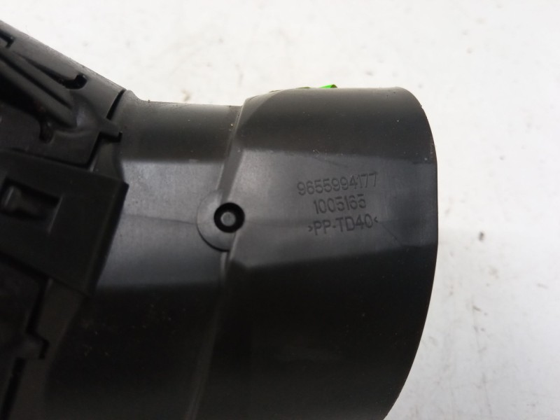 Recambio de aireador derecho para peugeot 5008 (0u_, 0e_) 1.6 hdi referencia OEM IAM 9655994177  