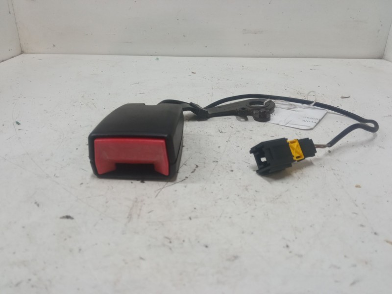 Recambio de anclaje cinturon trasero izquierdo para peugeot 5008 (0u_, 0e_) 1.6 hdi referencia OEM IAM 9681984580  